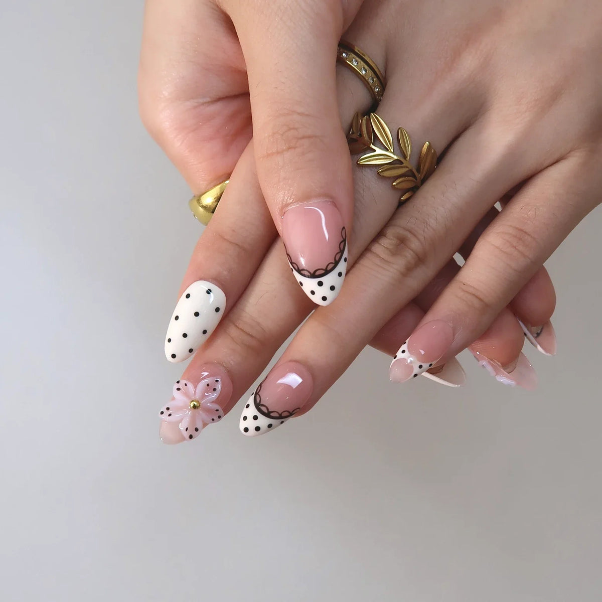 Belle Époque - Ersa Nails Nude White Black Short Almond PressOnNails