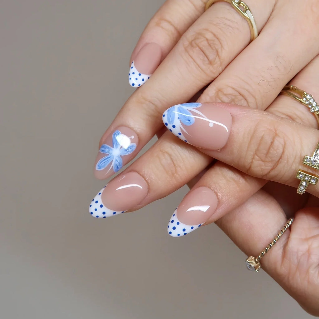 Blue Daisy - Ersa Nails Nude Blue White PressOnNails