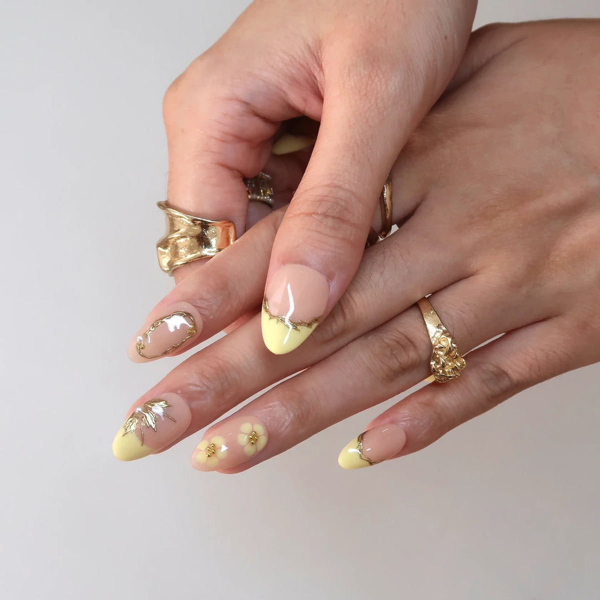 Golden Daisy - Ersa Nails Nude Yellow PressOnNails
