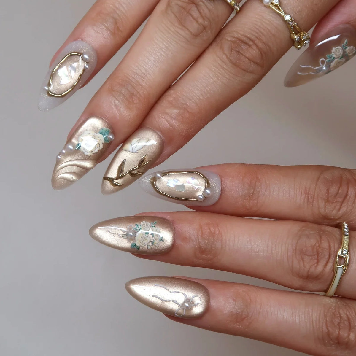 Soft Days - Ersa Nails Nude Gold PressOnNails